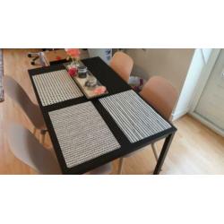 Zwarte ikea eetkamertafel