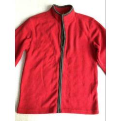 Maat 140 - kiabi - rode vest