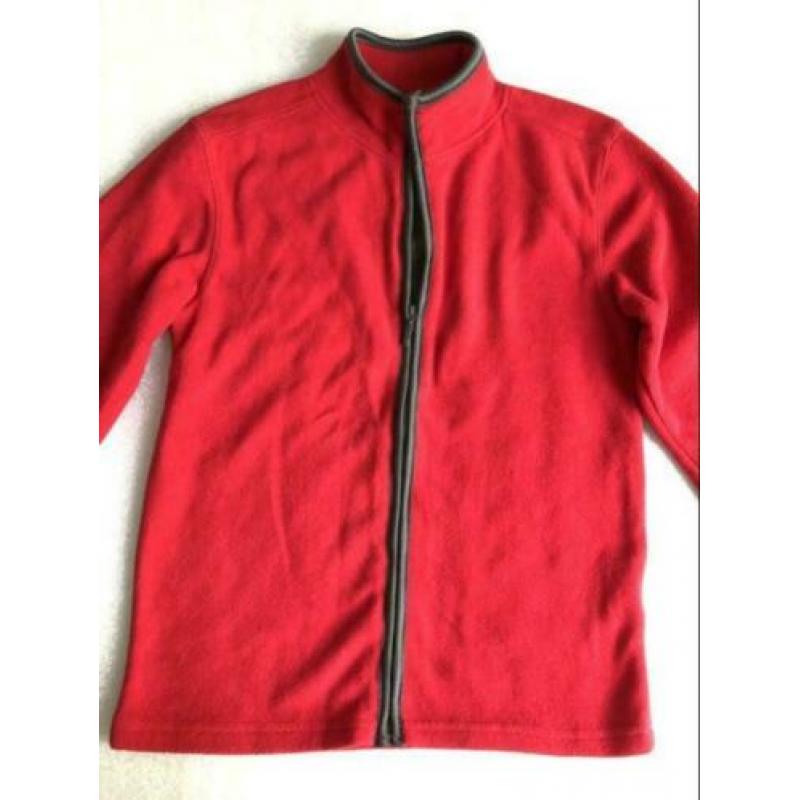 Maat 140 - kiabi - rode vest