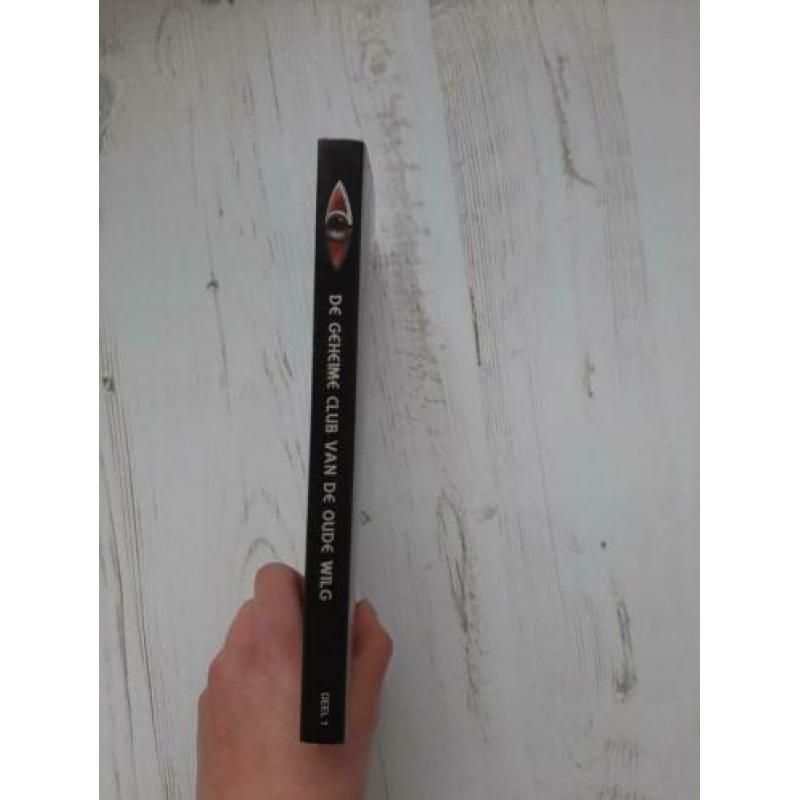 Het huis Anubis boek 1 de geheime club van de oude wilg