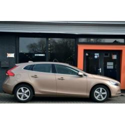 Volvo V40 2.0 D4 190 PK Momentum Navi Clima Cruise Trekhaak