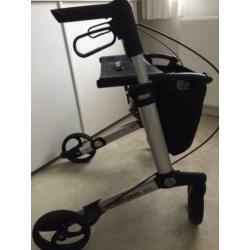 Te koop rollator gamino 30 kleur zilver grijs.
