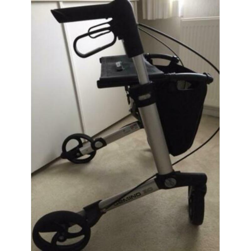 Te koop rollator gamino 30 kleur zilver grijs.