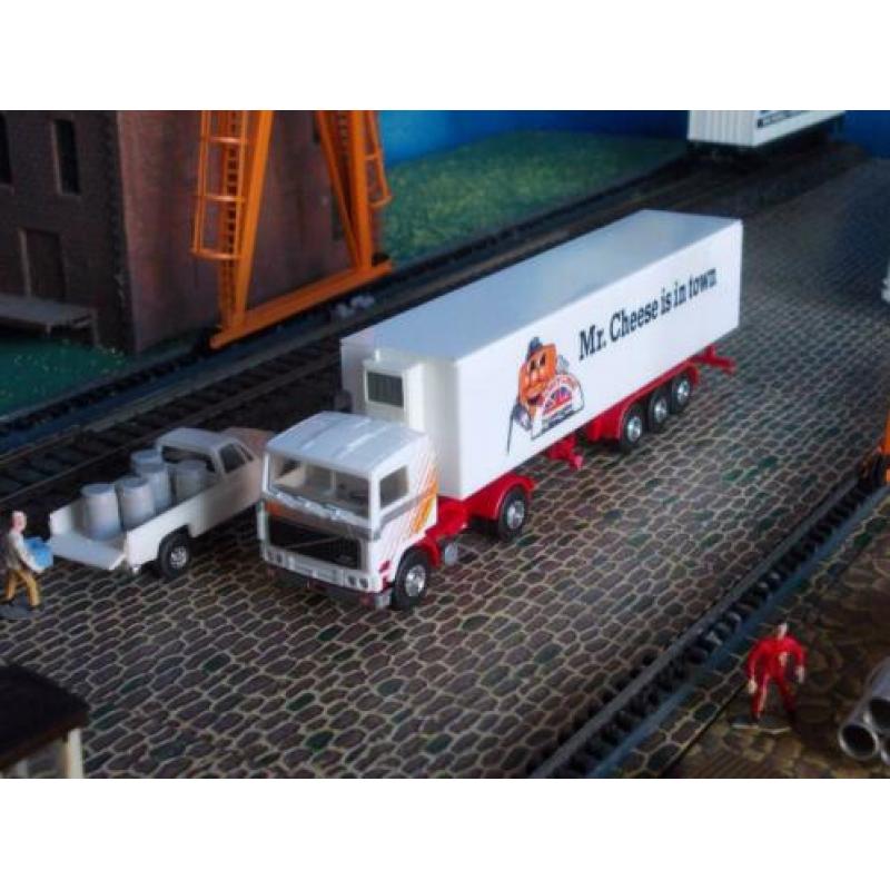Volvo F12 trekker/oplegger Dairy Crest Cheese - Albedo