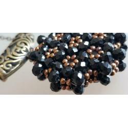 Ketting met zwarte en rose kleurige kralen