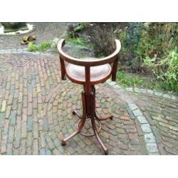 ---- Met een Knipoog naar THONET ----
