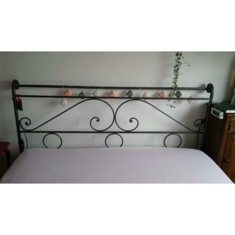 Tweepersoons bed, gietijzeren bed