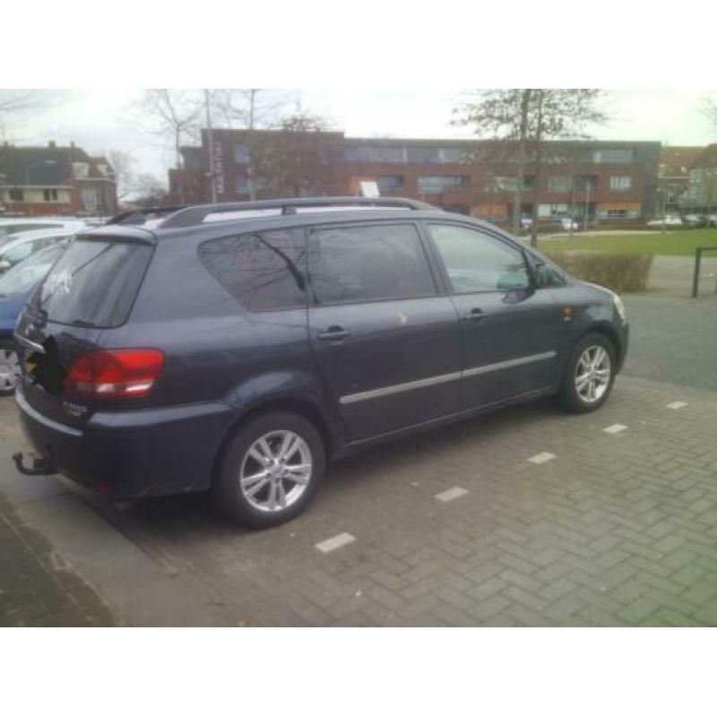 Toyota avensis verso DIESEL 7 zitter 1750€