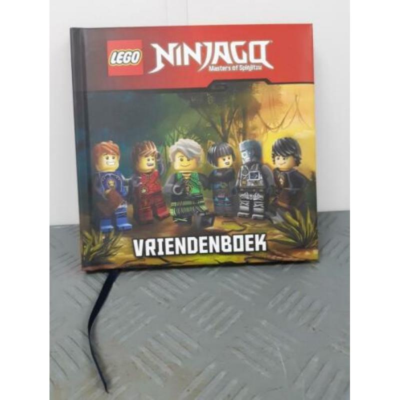 Ninjago vriendenboekje