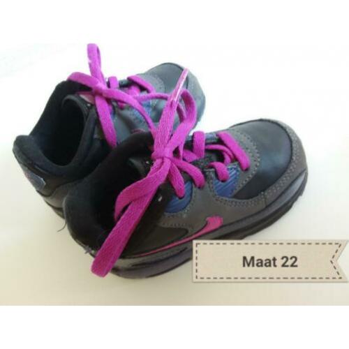Nike kinderschoen maat 22