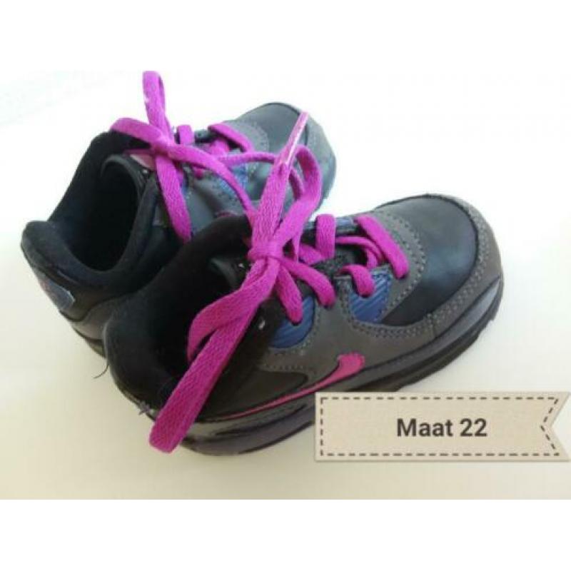 Nike kinderschoen maat 22
