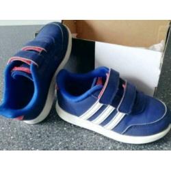Adidas sneakers maat 26.