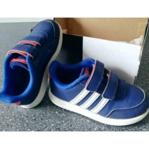 Adidas sneakers maat 26.