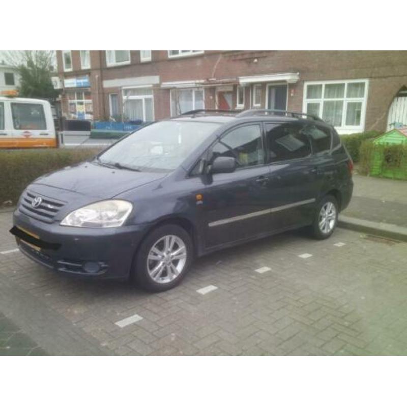Toyota avensis verso DIESEL 7 zitter 1750€