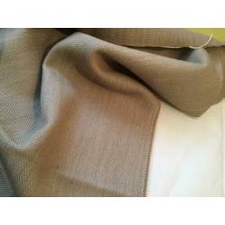 Meubelstof linnen beige lap is 2 meter 5 bij 1 meter 40