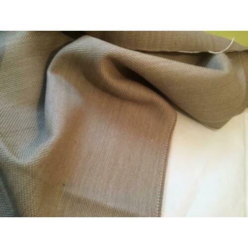Meubelstof linnen beige lap is 2 meter 5 bij 1 meter 40