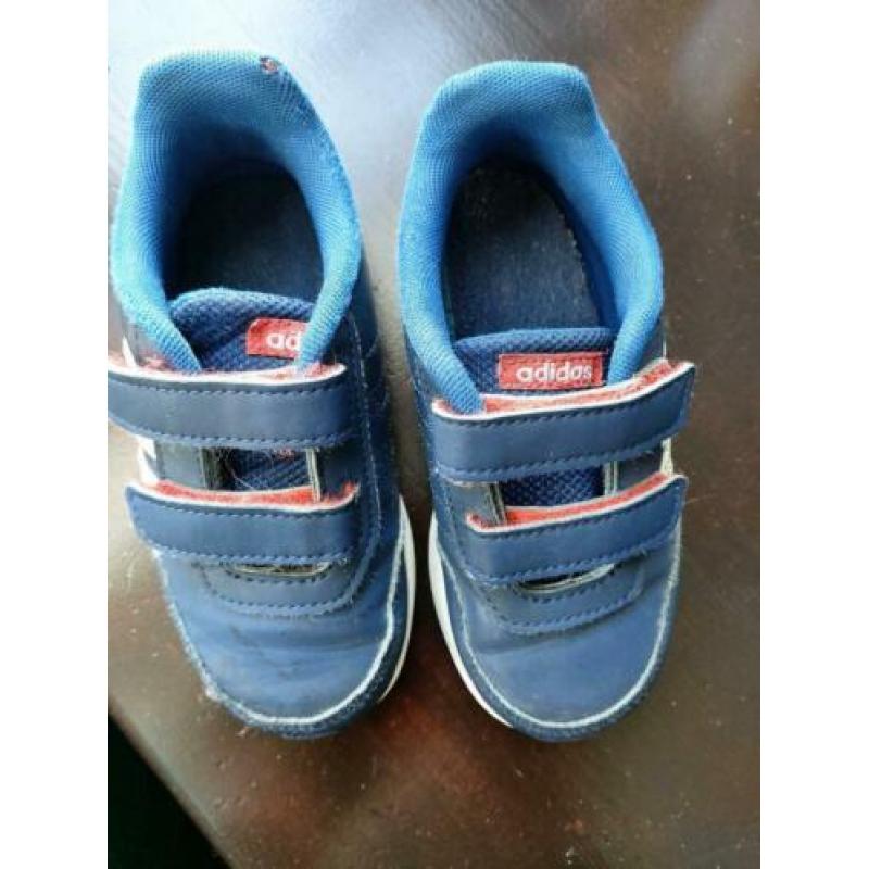 Adidas sneakers maat 26.