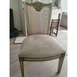 Mooie ronde designtafel 120 met 4 stoelen en salontafel