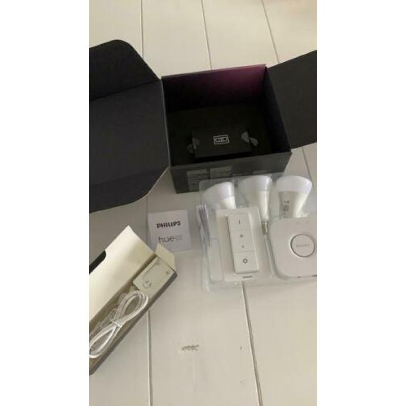 Hue Starterkit E27 color, met 3lampen, bridge en 2 dimmers