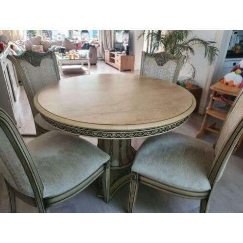 Mooie ronde designtafel 120 met 4 stoelen en salontafel
