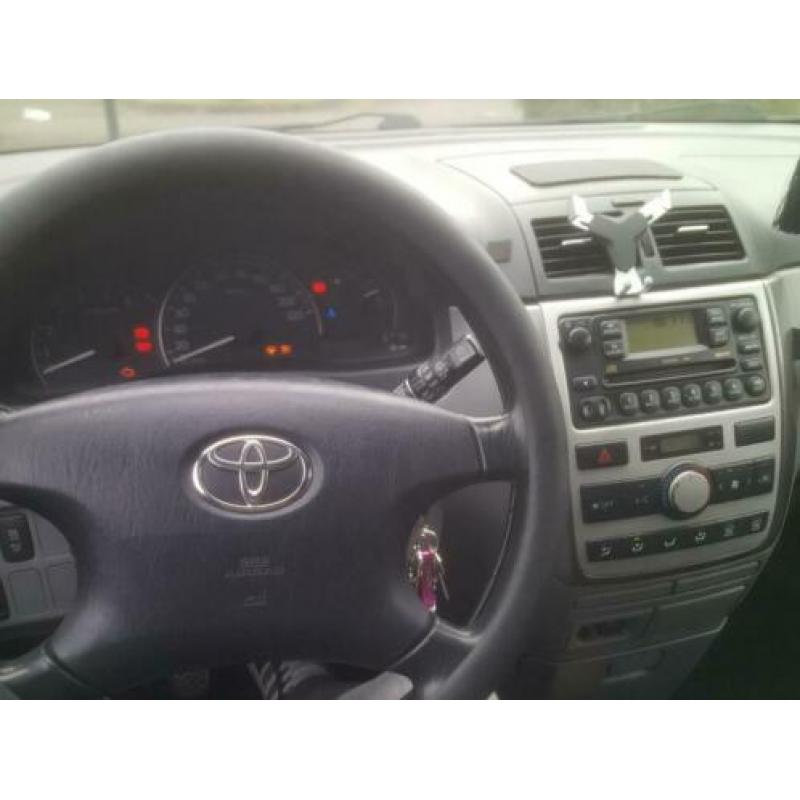 Toyota avensis verso DIESEL 7 zitter 1750€