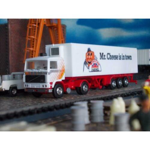 Volvo F12 trekker/oplegger Dairy Crest Cheese - Albedo