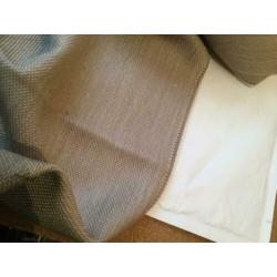 Meubelstof linnen beige lap is 2 meter 5 bij 1 meter 40