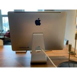 iMac 21.5in (Mid 2011) met Magic Trackpad en Keyboard