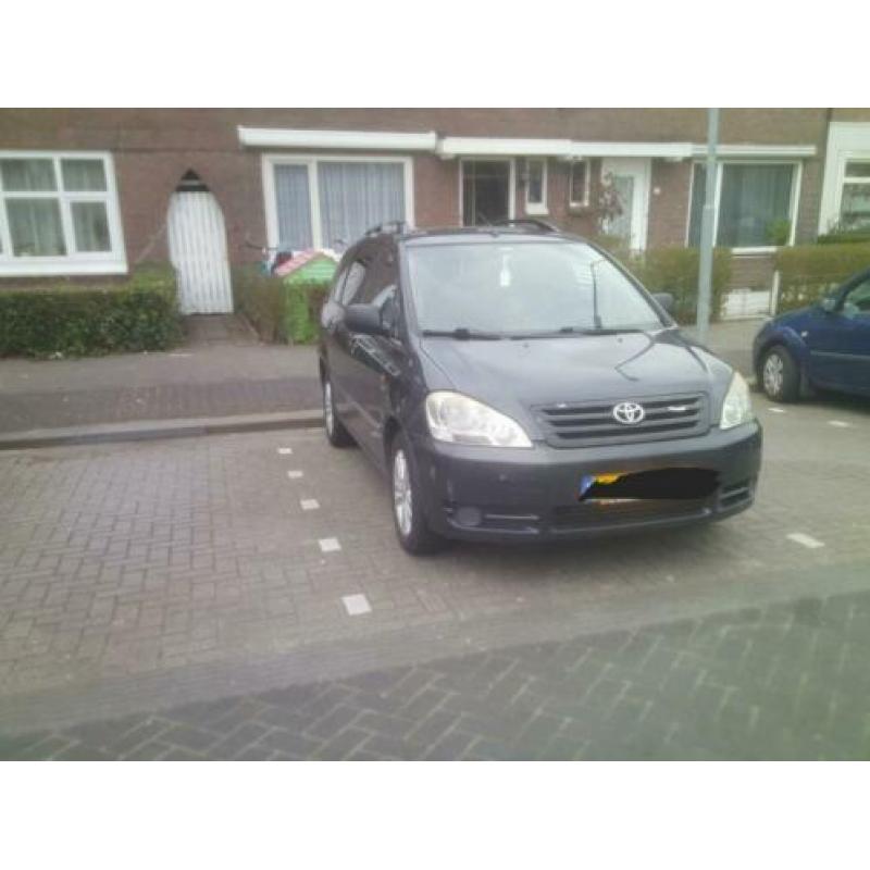 Toyota avensis verso DIESEL 7 zitter 1750€