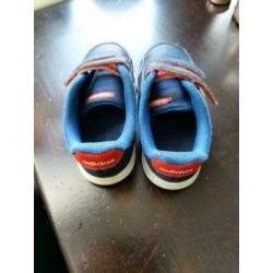 Adidas sneakers maat 26.