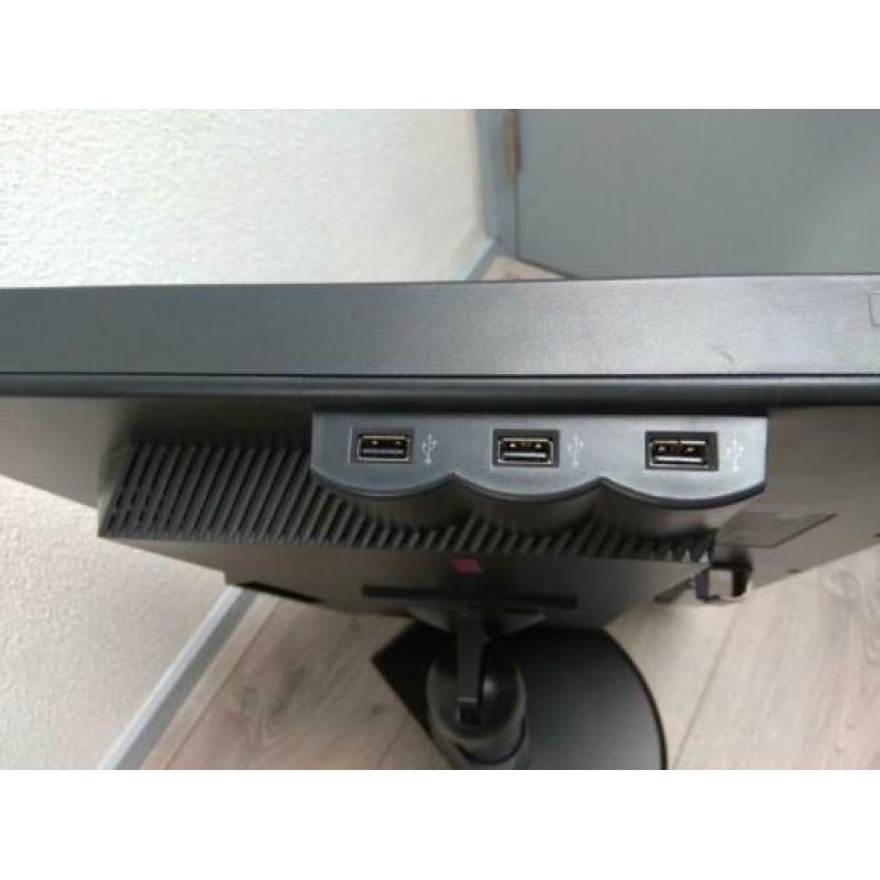 Lenovo L2440p 24 inch 1920x1200 monitor