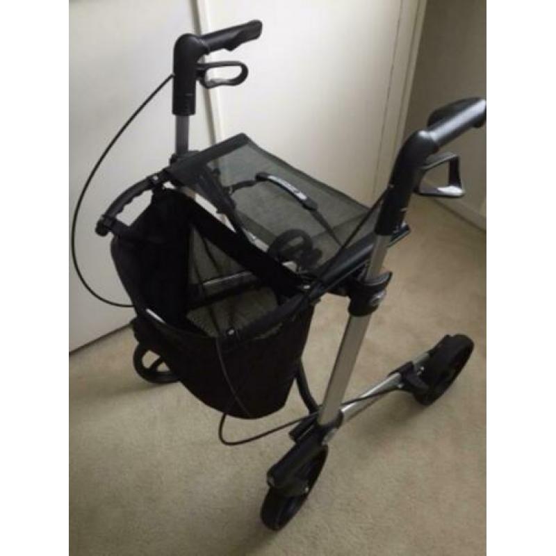 Te koop rollator gamino 30 kleur zilver grijs.