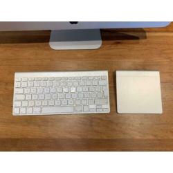 iMac 21.5in (Mid 2011) met Magic Trackpad en Keyboard