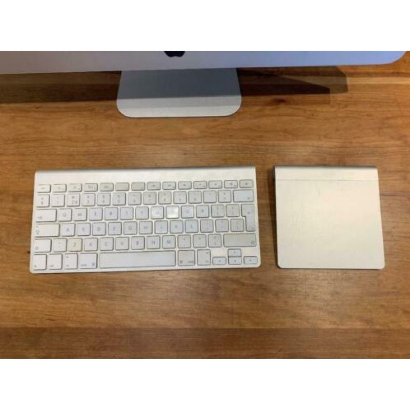 iMac 21.5in (Mid 2011) met Magic Trackpad en Keyboard