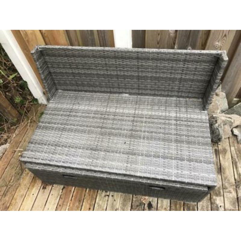 Tuin of balkon bankje met opberglade