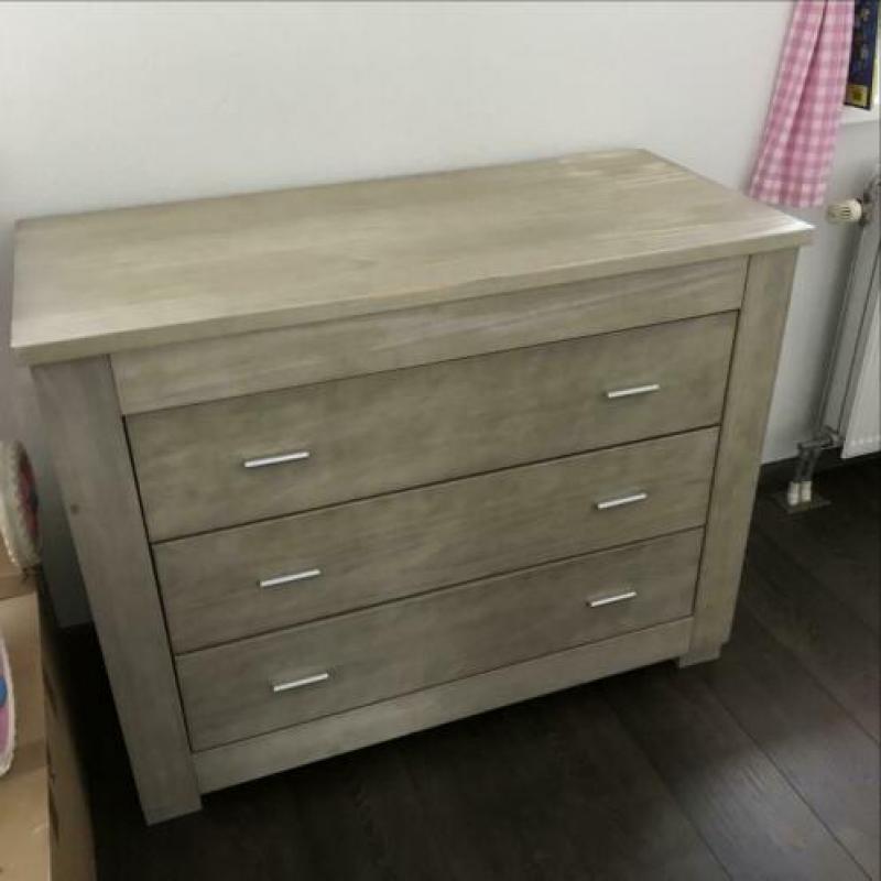 Kast en commode+ bijpassende plank