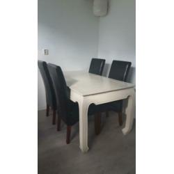 Eettafel met 4 stoelen