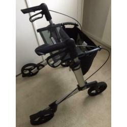 Te koop rollator gamino 30 kleur zilver grijs.