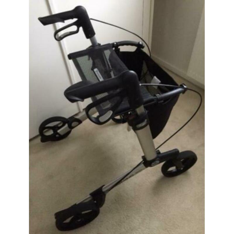 Te koop rollator gamino 30 kleur zilver grijs.