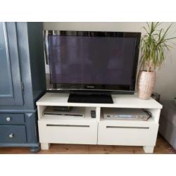 Leuke tv kast. Heeft 2 vakken en 2 lades.