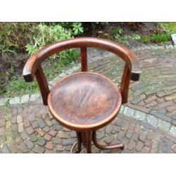 ---- Met een Knipoog naar THONET ----