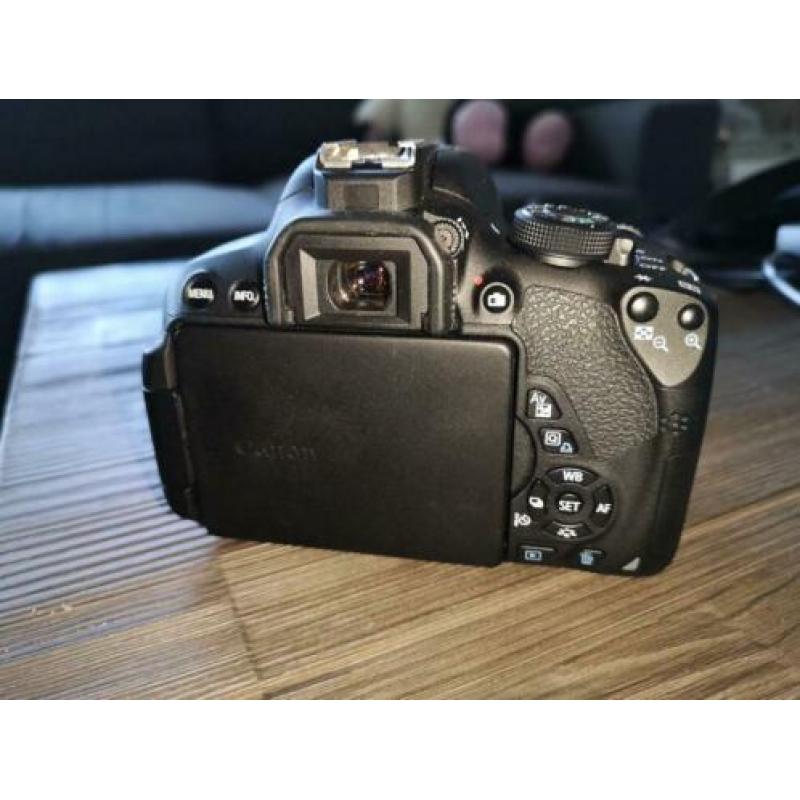 Canon eos 700D aangeboden, zo goed als nieuw!!
