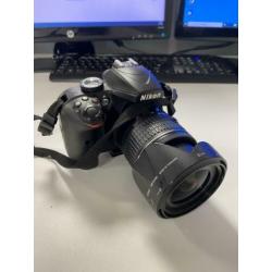 Nikon D3400 met 18/55mm lens mooie camera