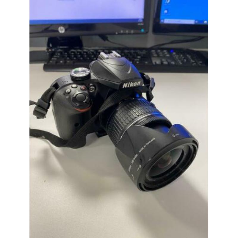 Nikon D3400 met 18/55mm lens mooie camera