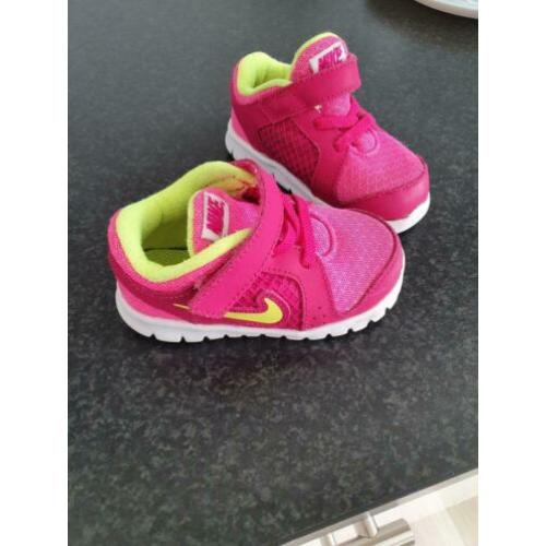 nike sneakers maat 21
