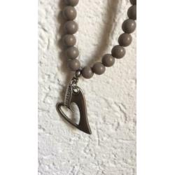 Lichtgrijze houten MissCiss ketting