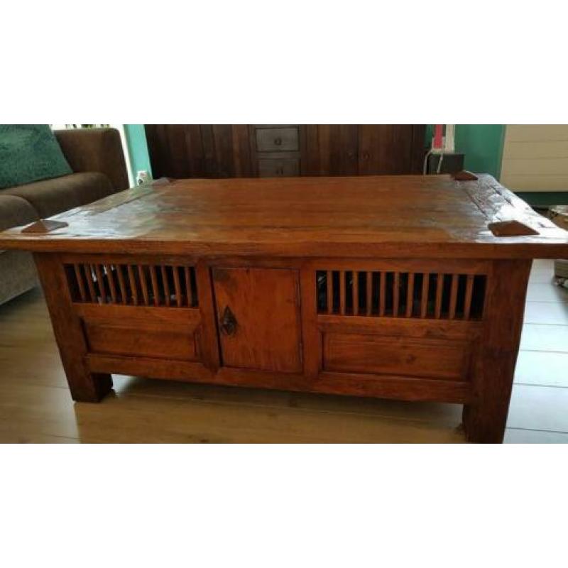 Koloniale teakhouten salontafel