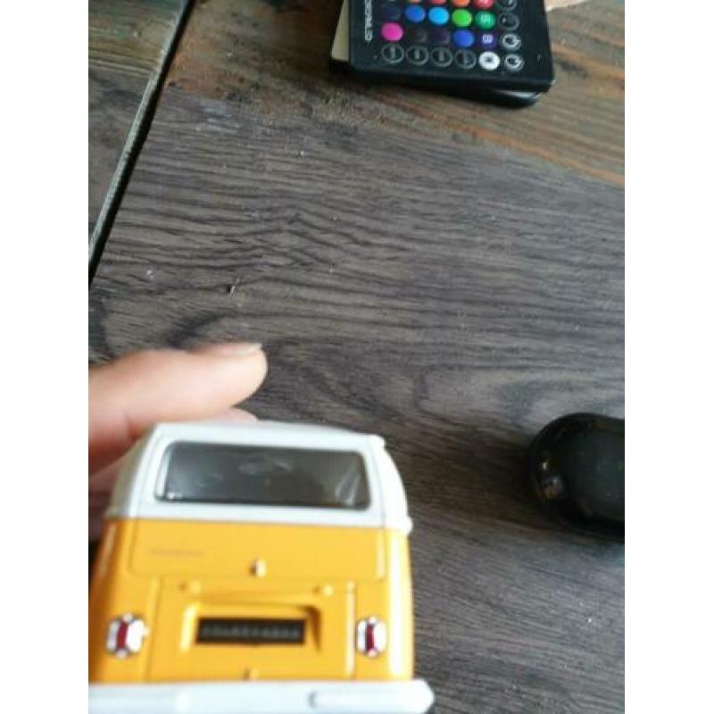 welly volkswagen vw t2 geel wit flower power bloem 1:34