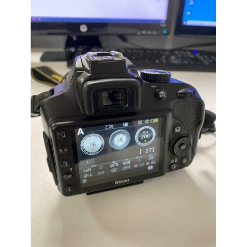 Nikon D3400 met 18/55mm lens mooie camera