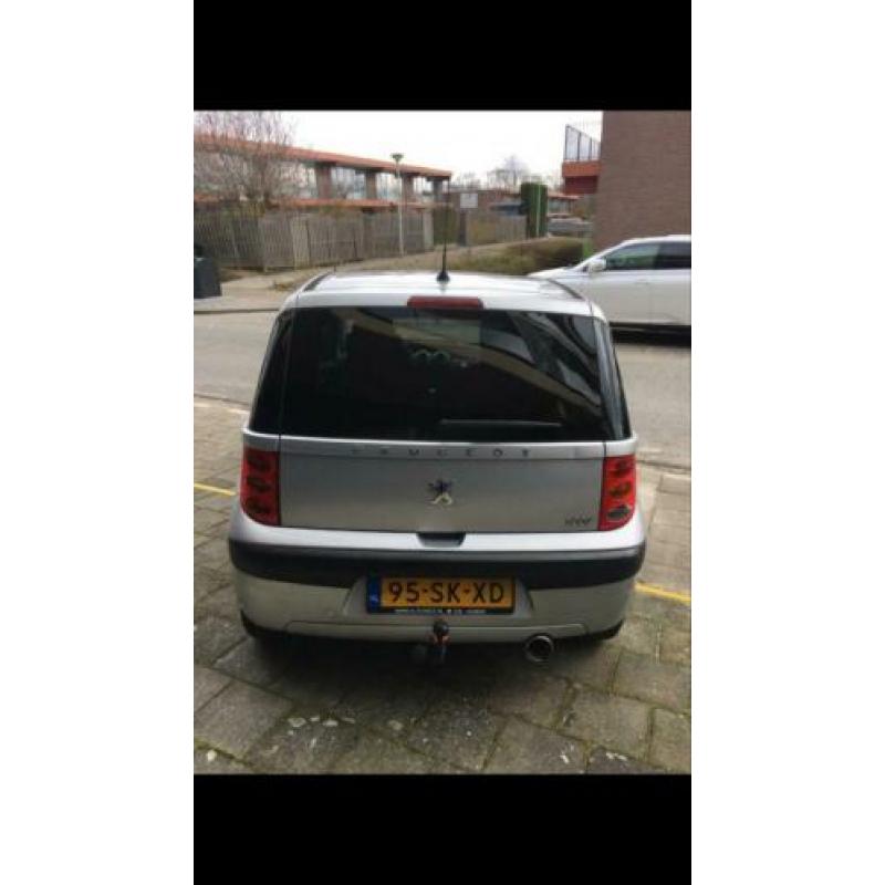 Peugeot 1007 1.4 2006 Grijs